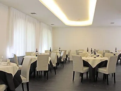 克里斯塔洛酒店 4* 卡托利卡